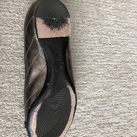 Flats - Picture 2 of 2